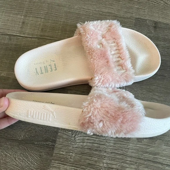 Baby pink puma Fenty slides - Picture 3 of 4